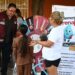 Acerca Betzabé Martínez servicios gratuitos a las familias de Estación Noé