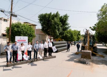 Rehabilitan colector Hidalgo de Gómez Palacio para prevenir inundaciones, malos olores y retornos de aguas residuales a los hogares